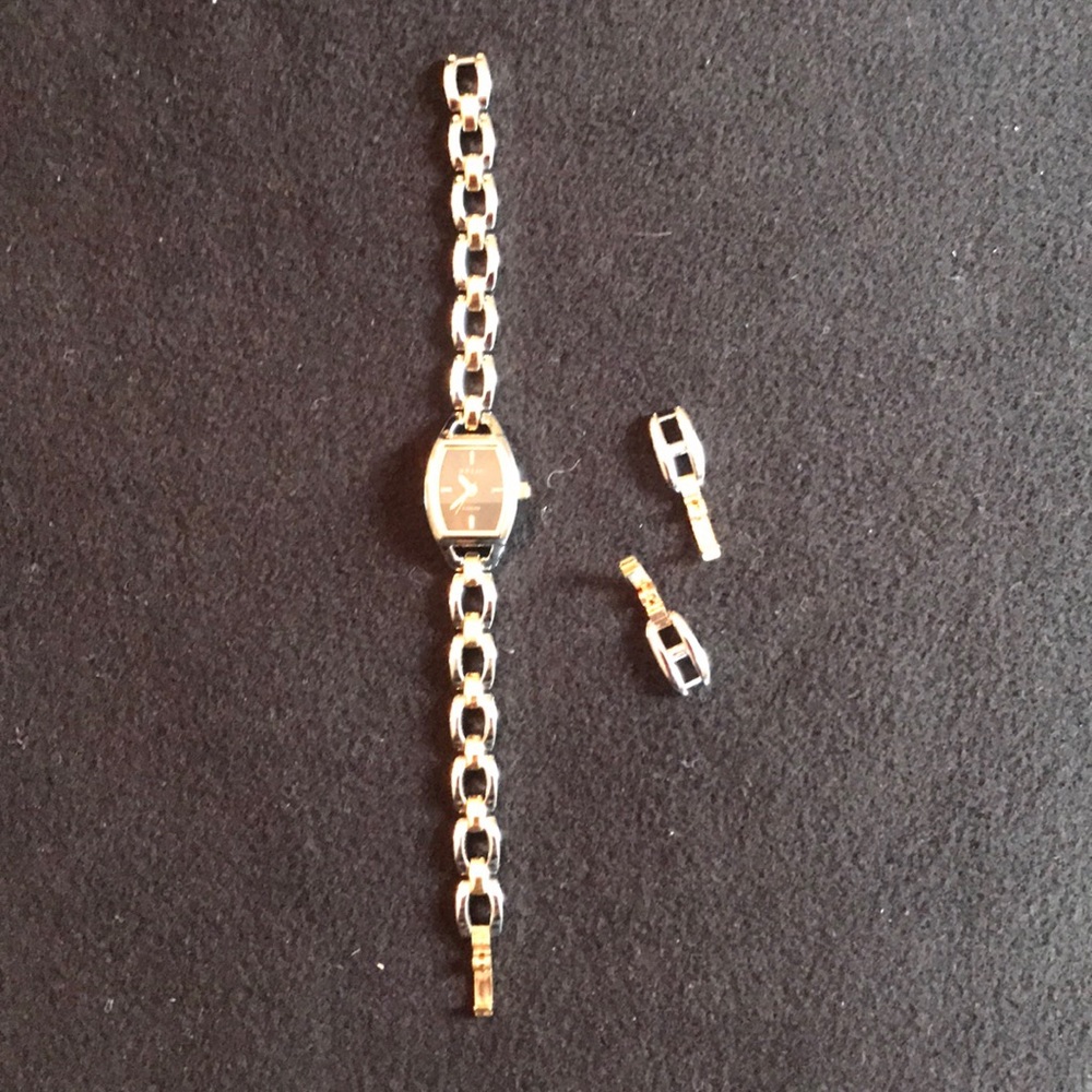 Relic Women’s Watch - Picture 2 of 3